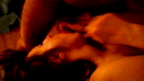 Жедна девојка аматерка цица сочен кур во клип POV